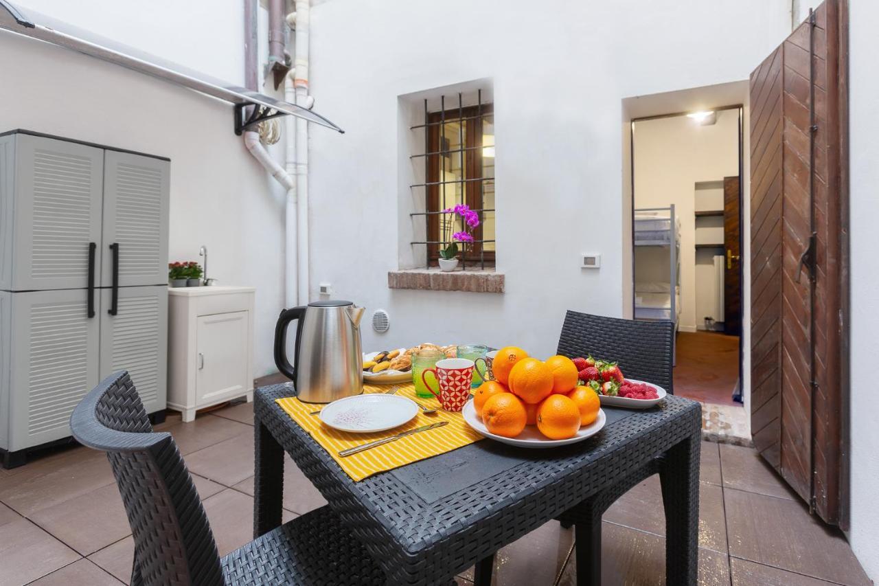 Center Ztl Lovely Apartment แฟร์รารา ภายนอก รูปภาพ