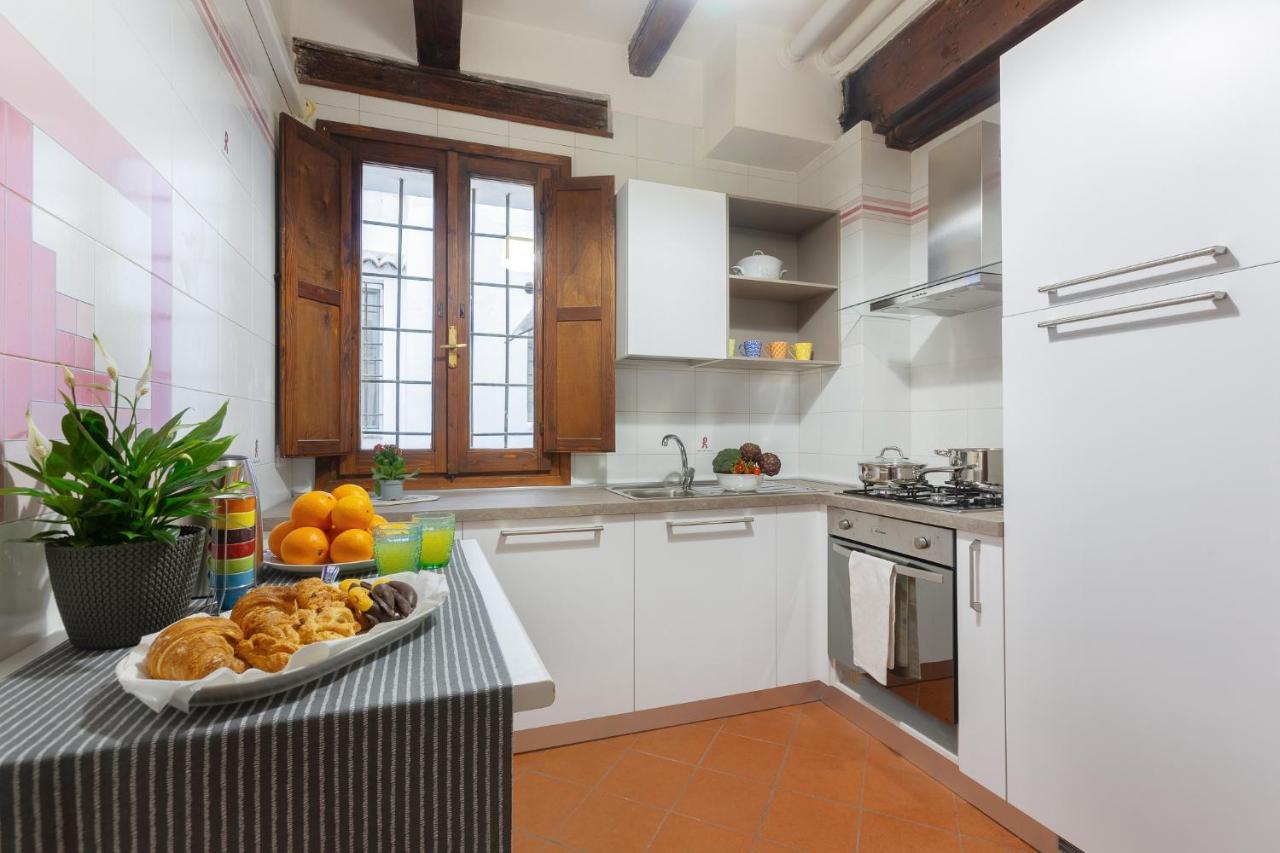Center Ztl Lovely Apartment แฟร์รารา ภายนอก รูปภาพ